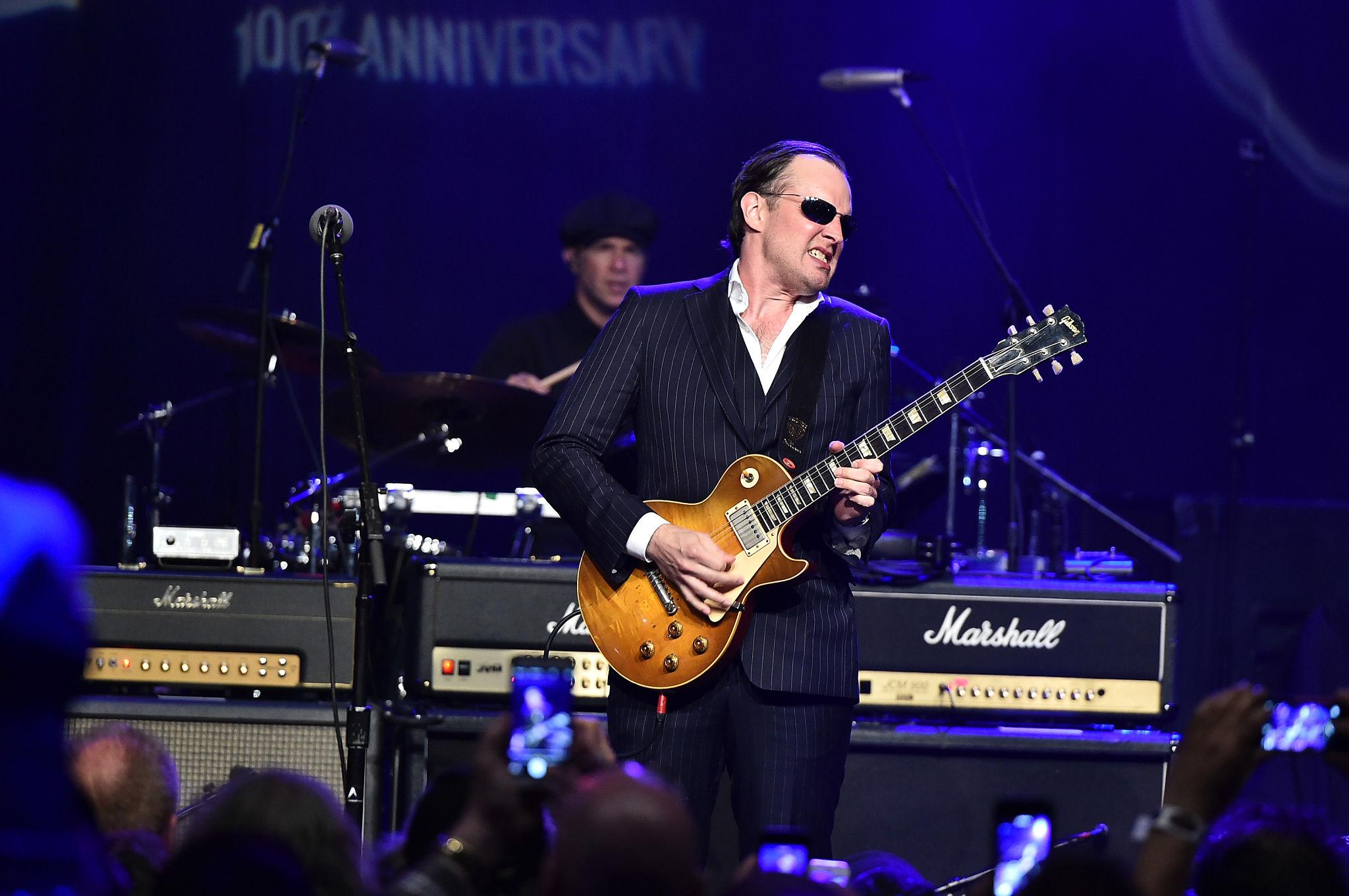 Joe-Bonamassa-usando-amplificador-digital.jpg